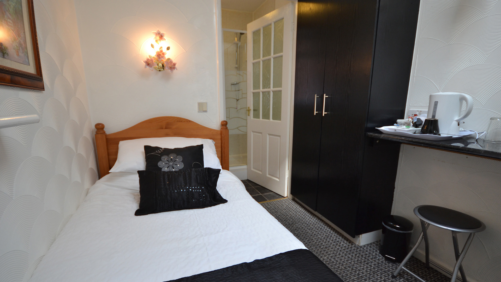 Single en-suite room