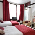 Double/Twin en-suite Ground floor Double or Twin en-suite room looking out onto quite cul-de-sac with free parking bays.