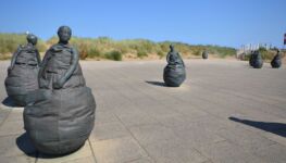 "Conversation Piece" - Public art by internationally famous sculptor Juan Muñoz close to Littlehaven Beach.